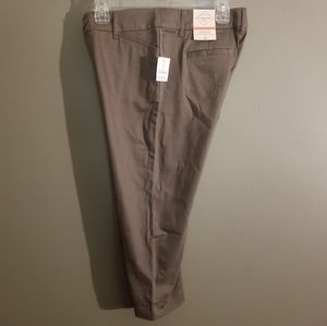 St. John's Bay 4 Secretly Slender Capris NWT